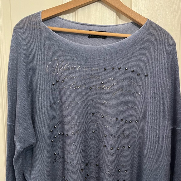 Bella Amore Made in Italy oversized Blue top with Distressing and Embellishments - Picture 2 of 9